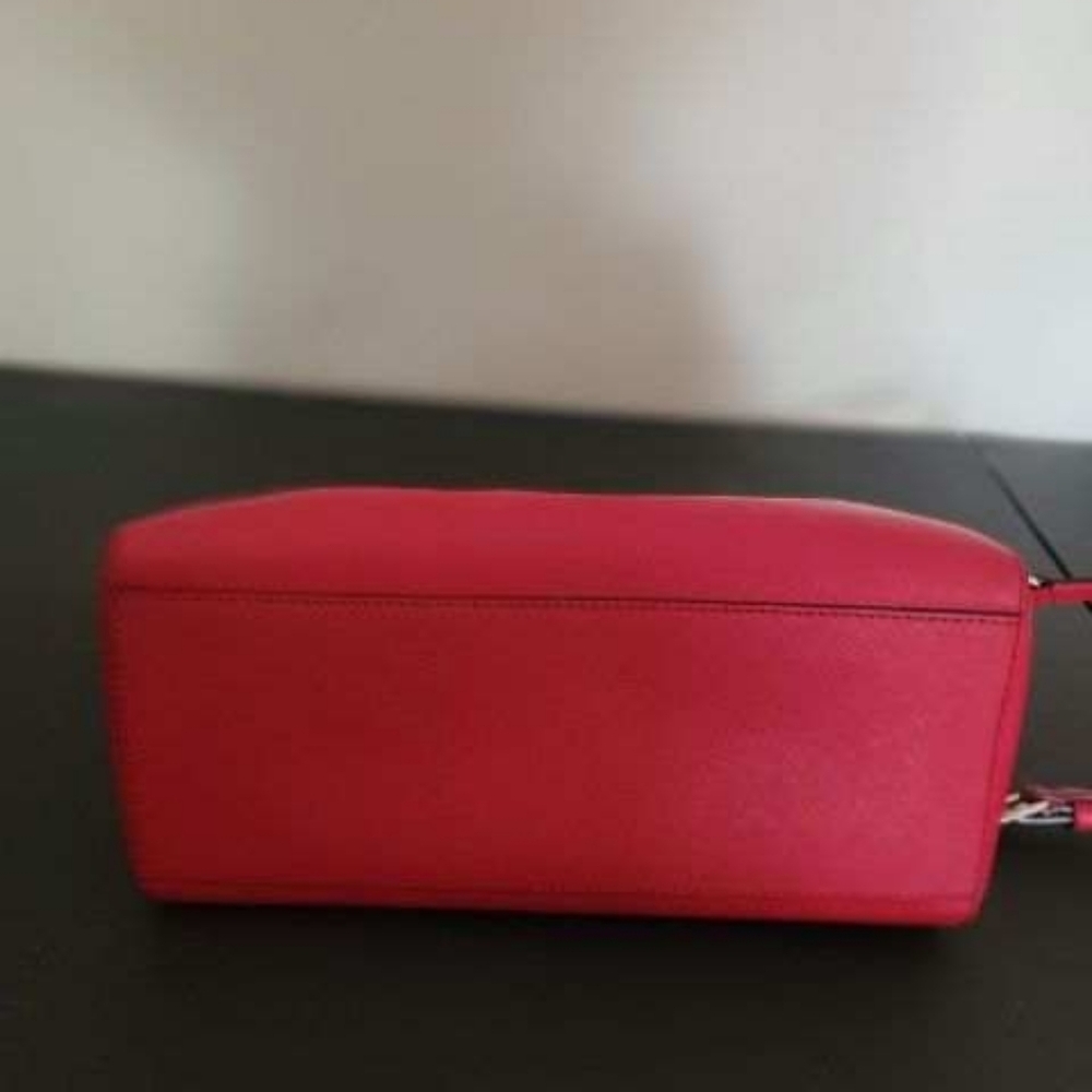Red Kate spade used but like new handbag - Picture 5 of 7